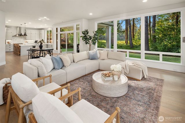 2025 211th Avenue NE, Sammamish, WA 98074