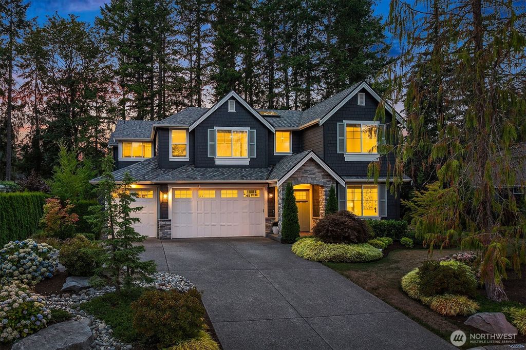 2025 211th Avenue NE, Sammamish, WA 98074