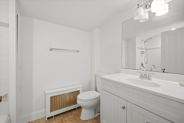 320 First Parish Rd, Scituate, MA 02066