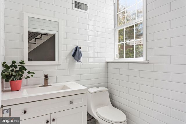 2714 W CABOT ST, Philadelphia, PA 19121