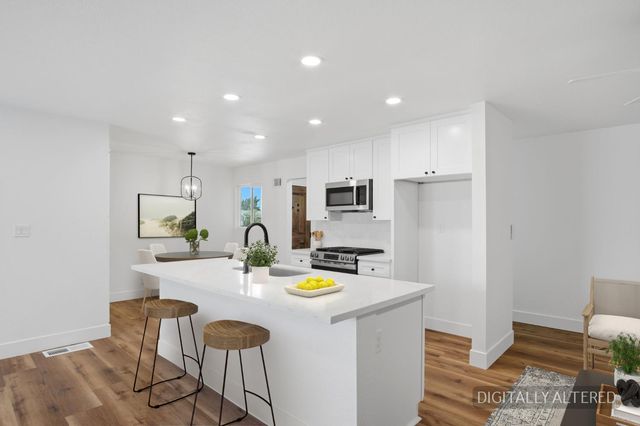 1396 Mitchell Ln, Manteca, CA 95336