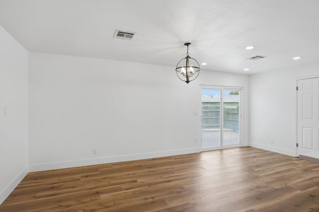 1396 Mitchell Ln, Manteca, CA 95336
