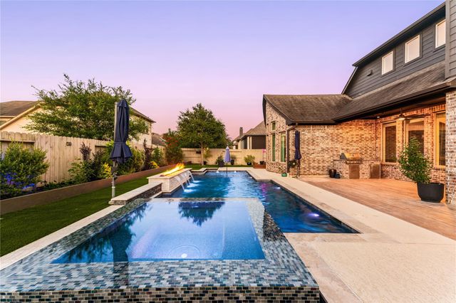 2307 Piney Creek Drive, Manvel, TX 77578