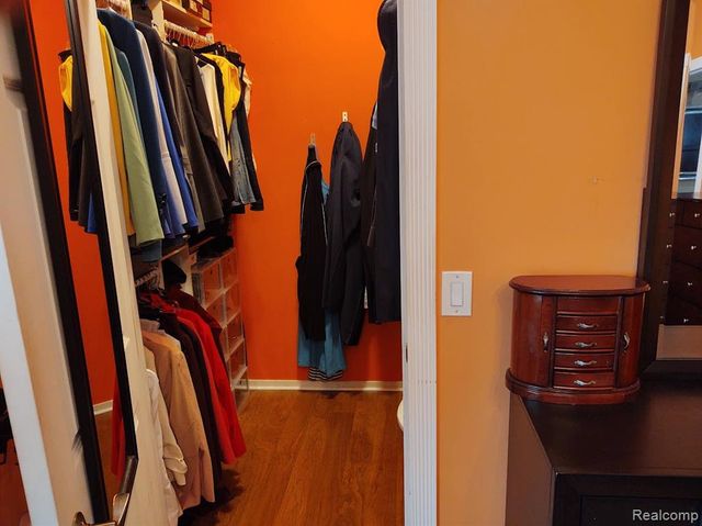 1432 Pond View Court, Wixom, MI 48393