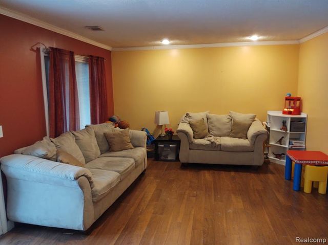 1432 Pond View Court, Wixom, MI 48393