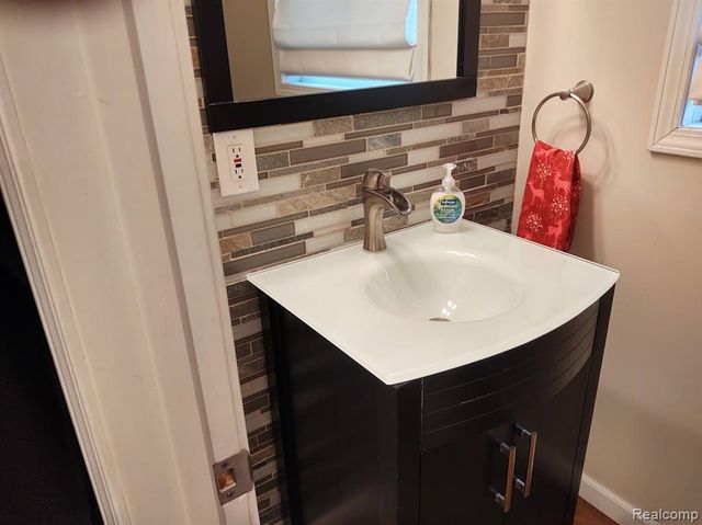 1432 Pond View Court, Wixom, MI 48393