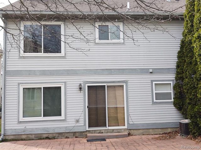 1432 Pond View Court, Wixom, MI 48393