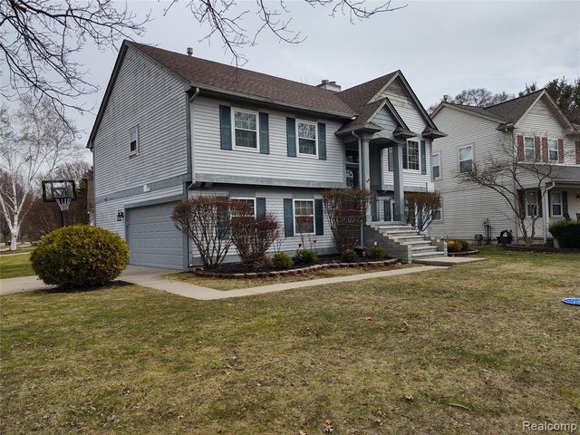 1432 Pond View Court, Wixom, MI 48393