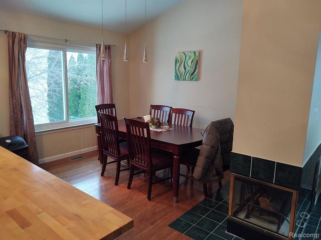 1432 Pond View Court, Wixom, MI 48393