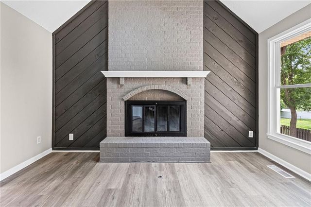 1605 High Drive, Liberty, MO 64068