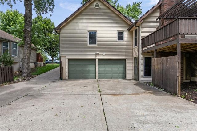 1605 High Drive, Liberty, MO 64068