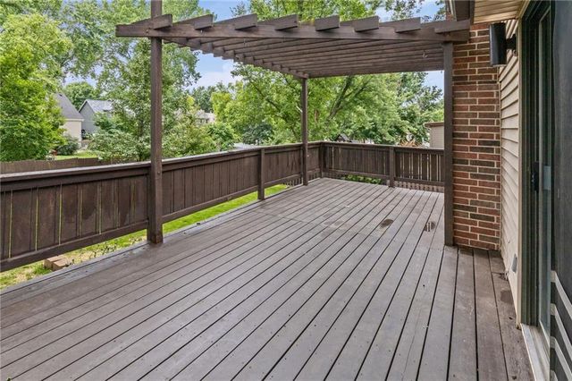 1605 High Drive, Liberty, MO 64068