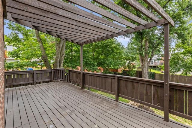 1605 High Drive, Liberty, MO 64068