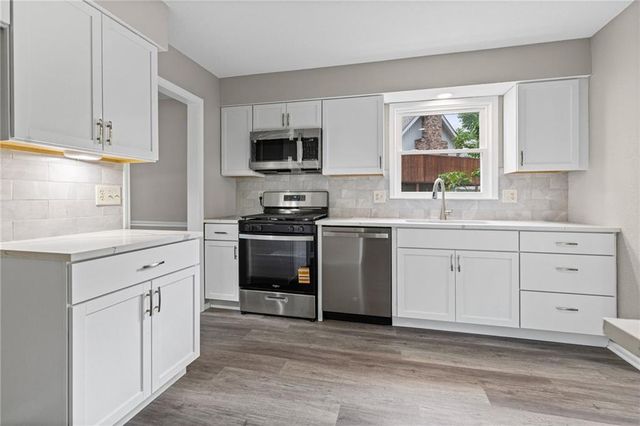 1605 High Drive, Liberty, MO 64068