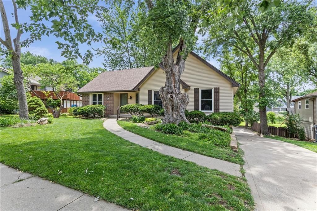 1605 High Drive, Liberty, MO 64068