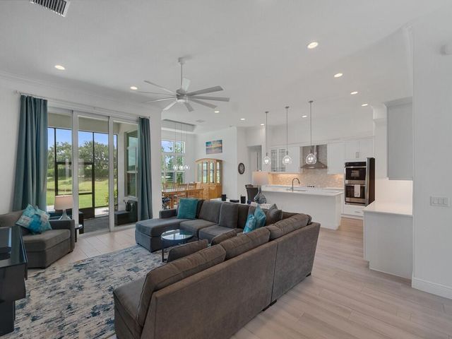 8220 Halbert Lane, Vero Beach, FL 32968