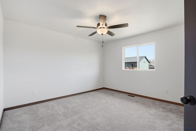 4026 MAGNUM RD, Rapid City, SD 57703