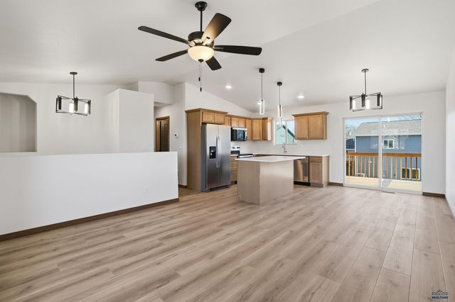 4026 MAGNUM RD, Rapid City, SD 57703