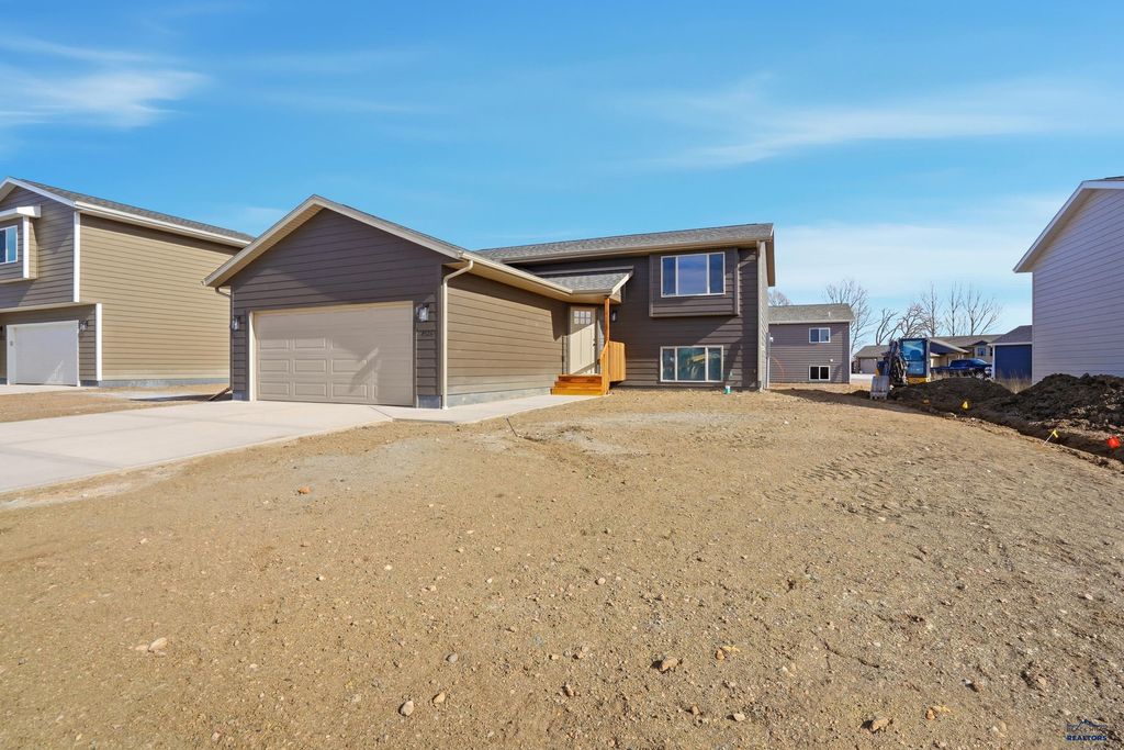 4026 MAGNUM RD, Rapid City, SD 57703