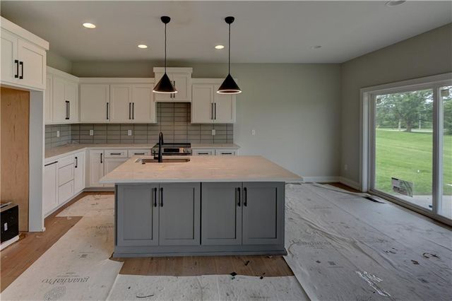 6400 NW 98th Street, Kansas City, MO 64153