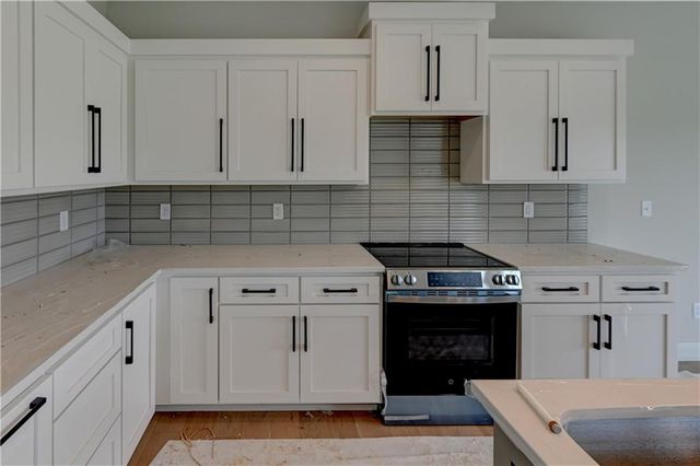 6400 NW 98th Street, Kansas City, MO 64153