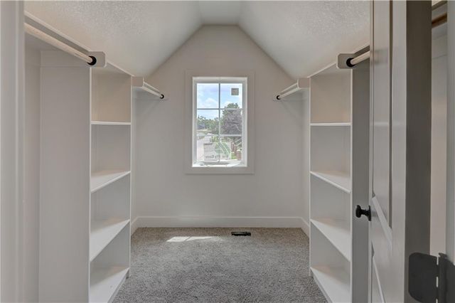 6400 NW 98th Street, Kansas City, MO 64153