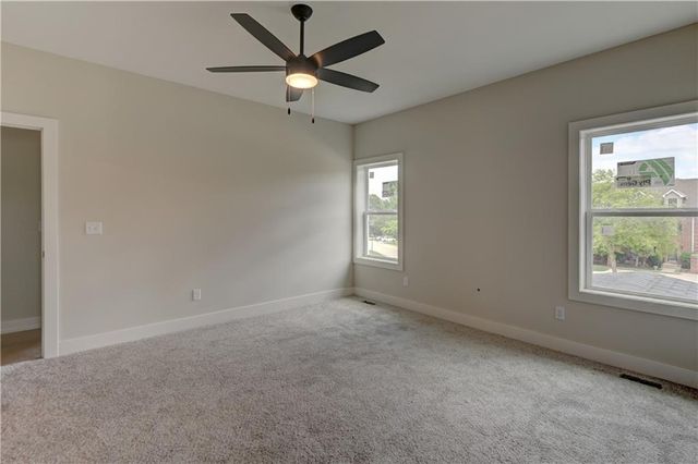 6400 NW 98th Street, Kansas City, MO 64153