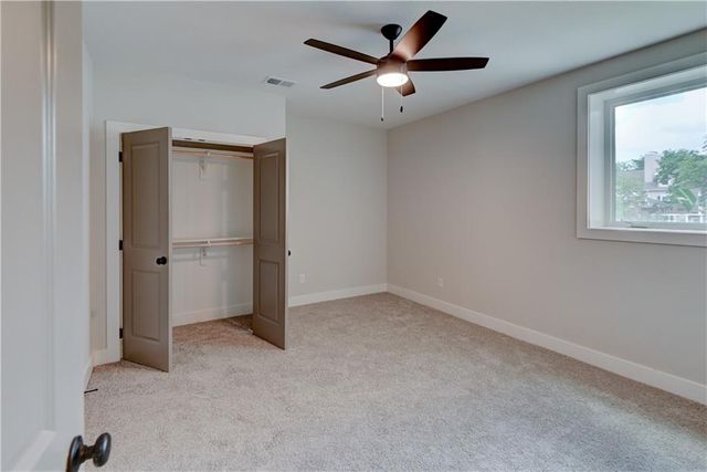 6400 NW 98th Street, Kansas City, MO 64153