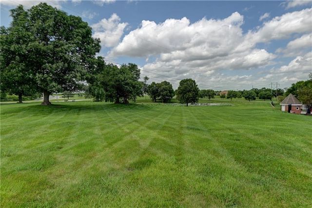 6400 NW 98th Street, Kansas City, MO 64153