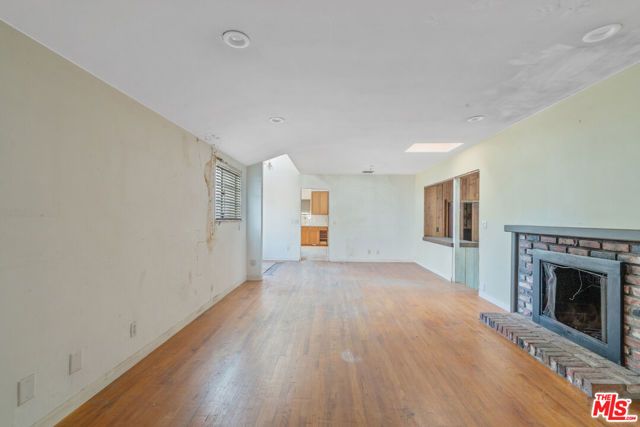 23357 Hatteras Street, Woodland Hills (los Angeles), CA 91367