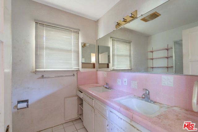 23357 Hatteras Street, Woodland Hills (los Angeles), CA 91367