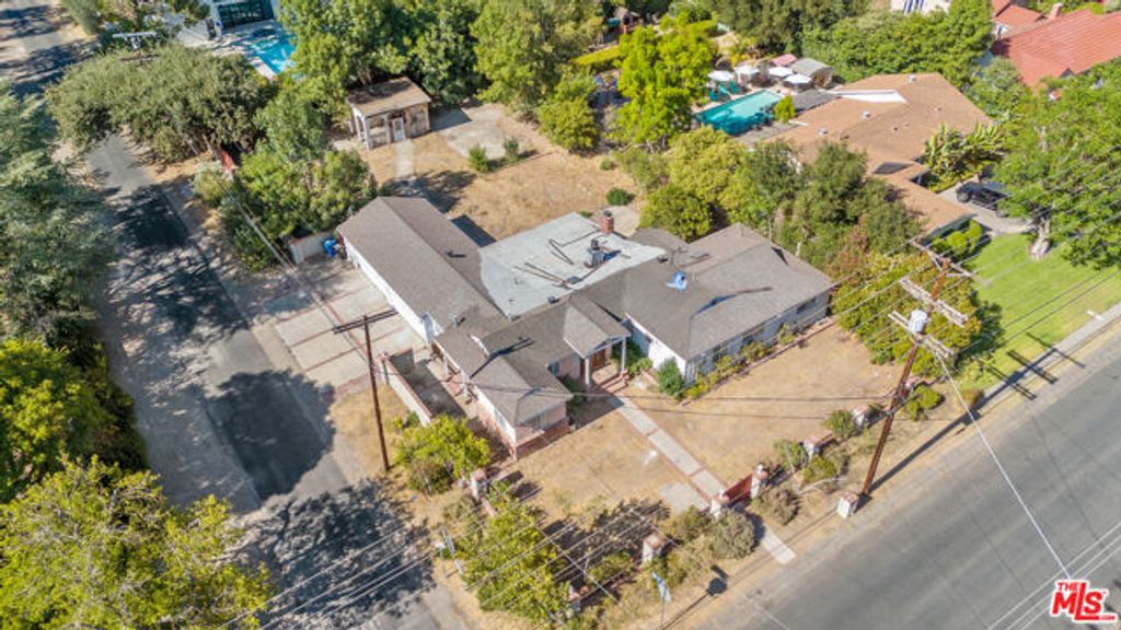 23357 Hatteras Street, Woodland Hills (los Angeles), CA 91367