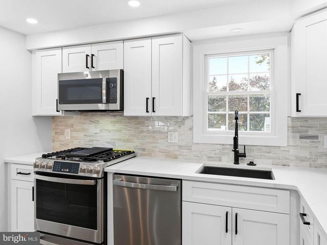 14 TIFFANY PL, Sicklerville, NJ 08081