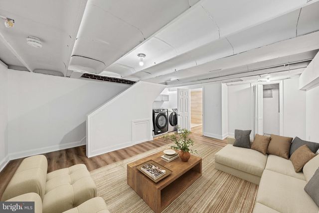 825 S IVY ST, Arlington, VA 22204