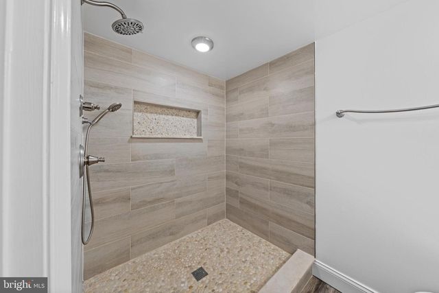 825 S IVY ST, Arlington, VA 22204