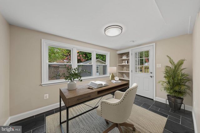 825 S IVY ST, Arlington, VA 22204