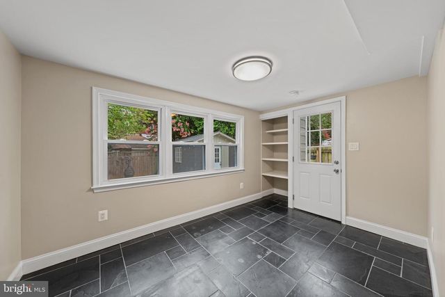 825 S IVY ST, Arlington, VA 22204