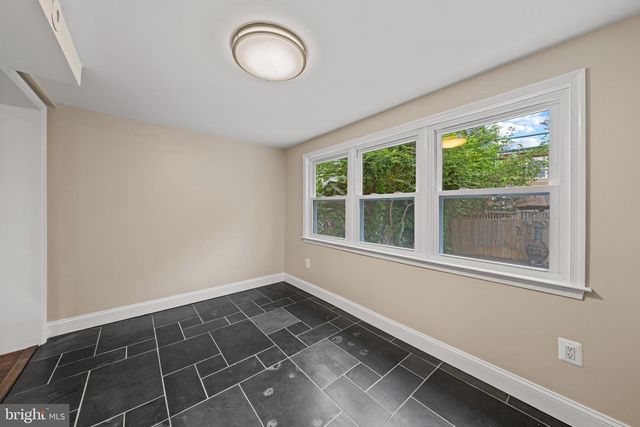 825 S IVY ST, Arlington, VA 22204