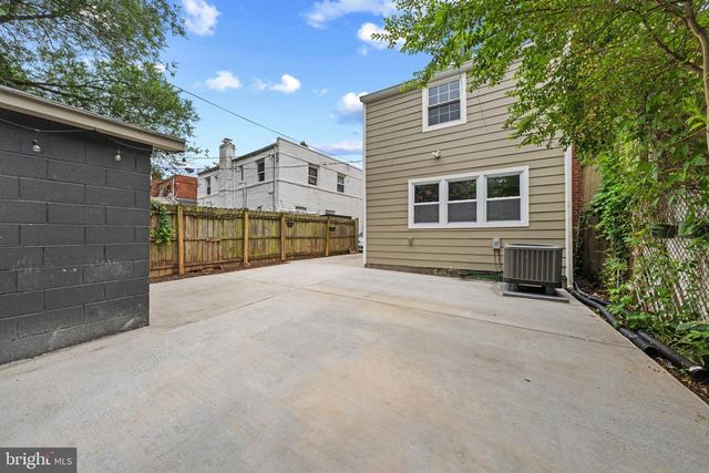 825 S IVY ST, Arlington, VA 22204