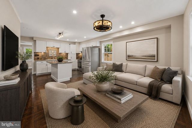 825 S IVY ST, Arlington, VA 22204