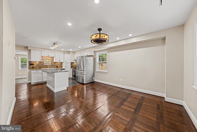825 S IVY ST, Arlington, VA 22204
