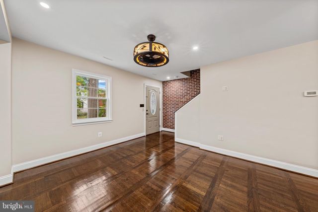 825 S IVY ST, Arlington, VA 22204