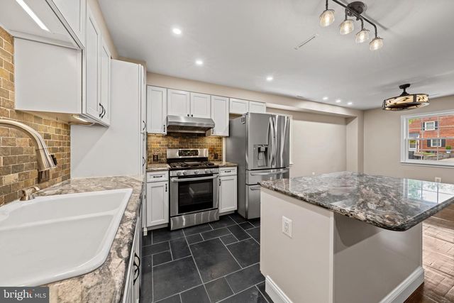 825 S IVY ST, Arlington, VA 22204