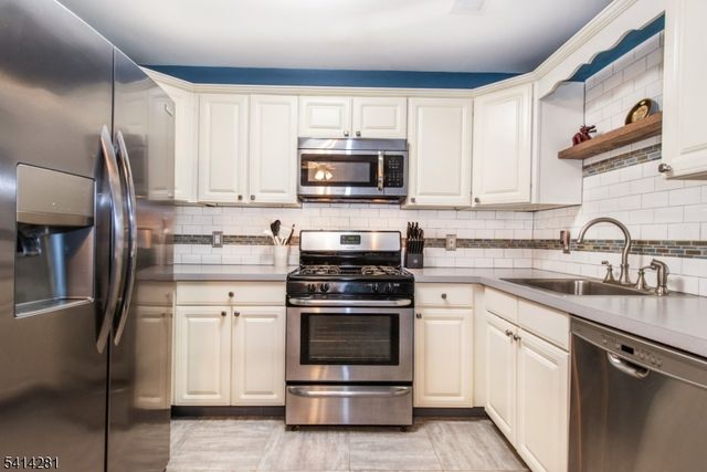 82 Sunrise Dr, Hanover Twp., NJ 07981