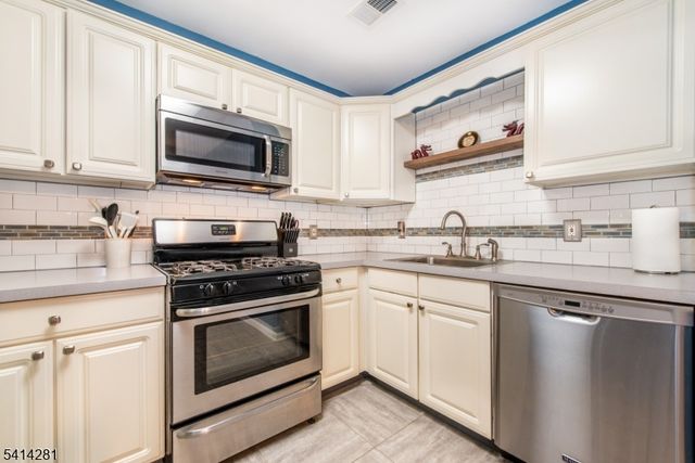 82 Sunrise Dr, Hanover Twp., NJ 07981