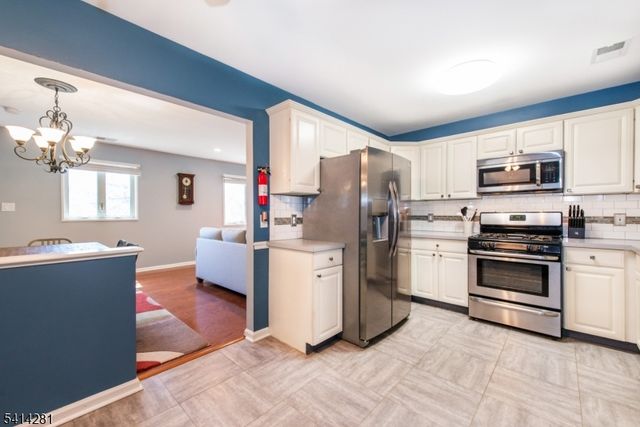 82 Sunrise Dr, Hanover Twp., NJ 07981