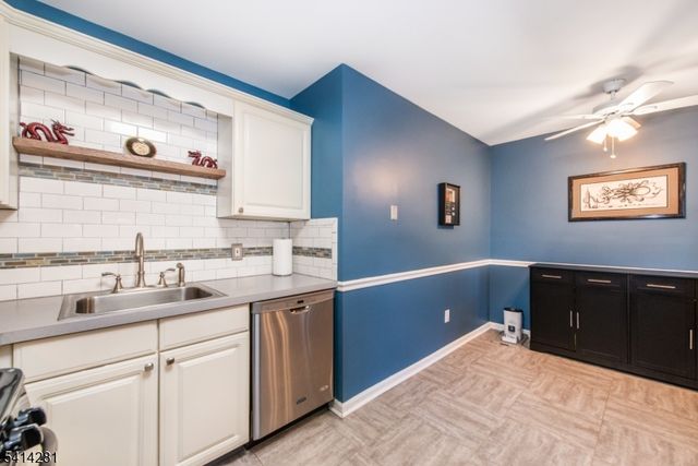 82 Sunrise Dr, Hanover Twp., NJ 07981