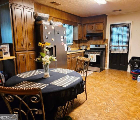 1901 Sawmill Road, Ailey, GA 30410