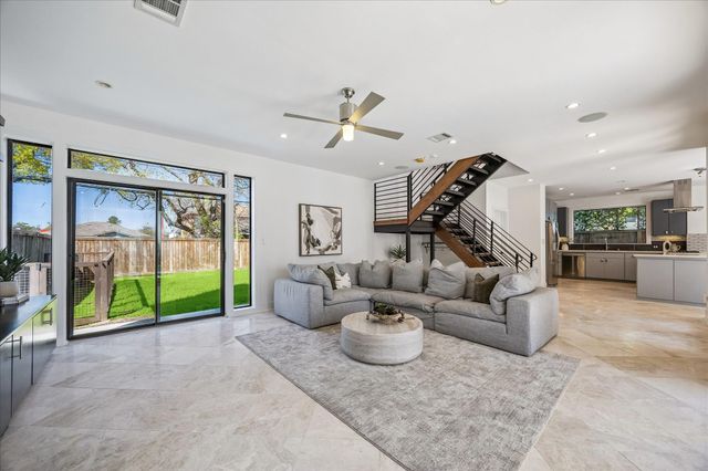 427 W 27th Street, Houston, TX 77008