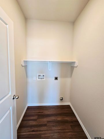 611 Park Central, Chandler, TX 75758